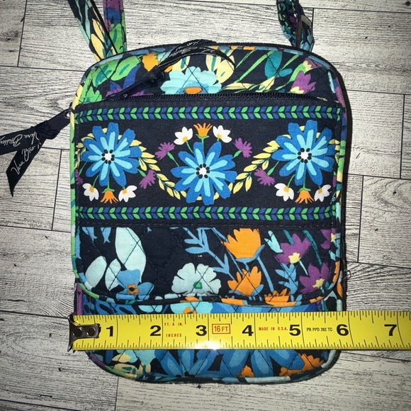 Vera Bradley Floral Crossbody with adjustable strap - Picture 11 of 14